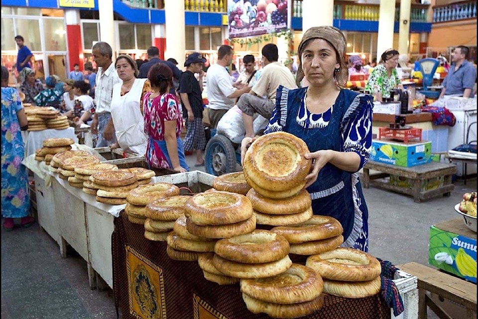 9432082_web1_171117-SNM-M-Tajik_woman_selling_bread