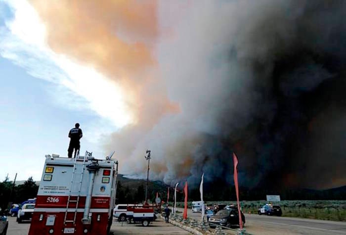 12908176_web1_CP_CaliforniaWildfire_1