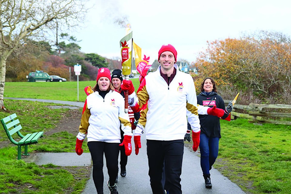 15538808_web1_190105-RDA-CWG-torch-relay2