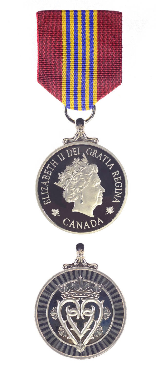 18385876_web1_190911-SNM-S-Medal