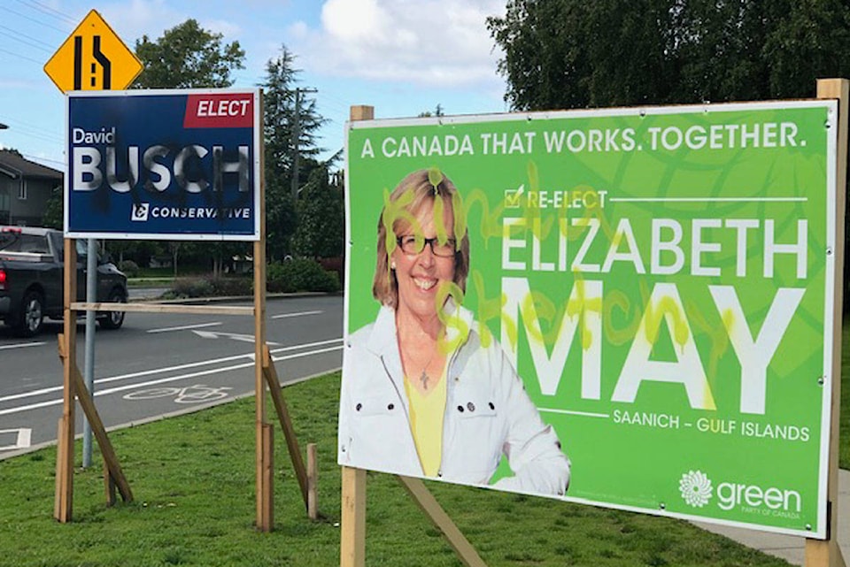 18758887_web1_191001-SNE-CONSERVATIVE-ELECTION-SIGNS