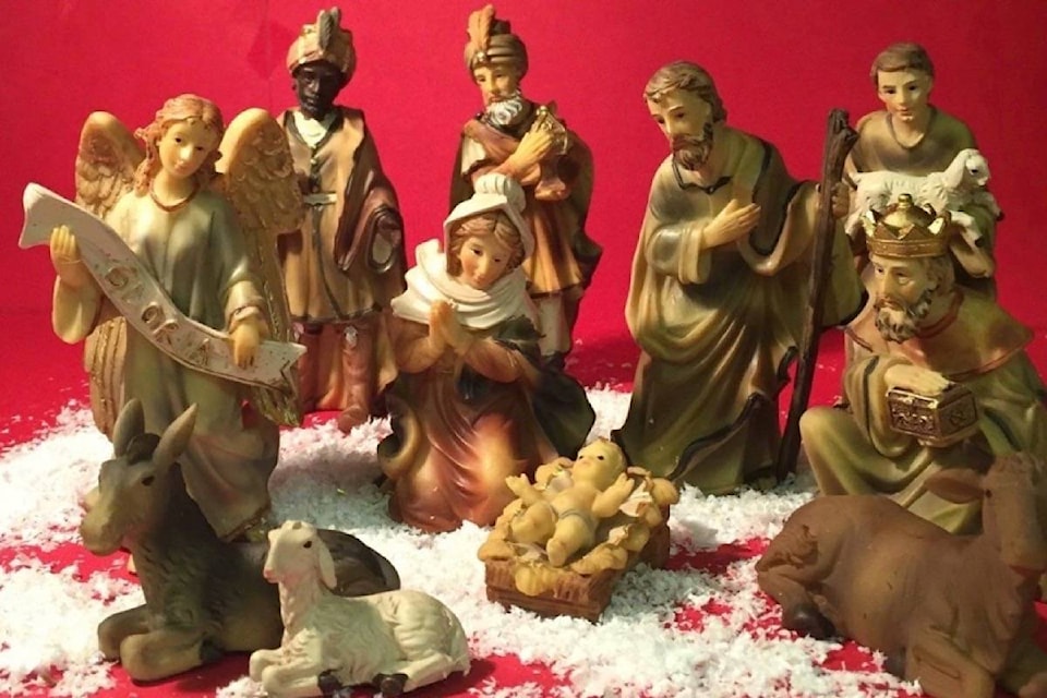 19394817_web1_191115-SNM-M-191115-SNM-M-hand-painted-resin-figures-for-christmas-nativity-stable-and-manger-scene-1179-p
