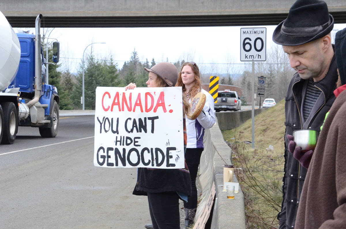 20497560_web1_200213-CVR-Hwy-protest3