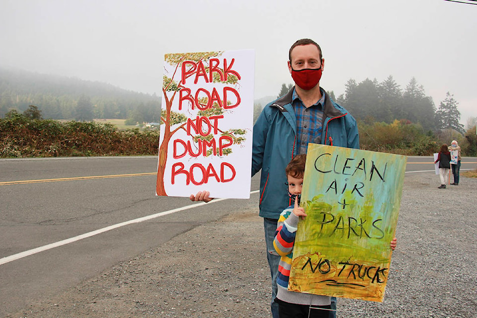 Community members concerned about the possible expansion and entrance change of Hartland Landfill protested Oct. 3. (Jane Skrypnek/News Staff)