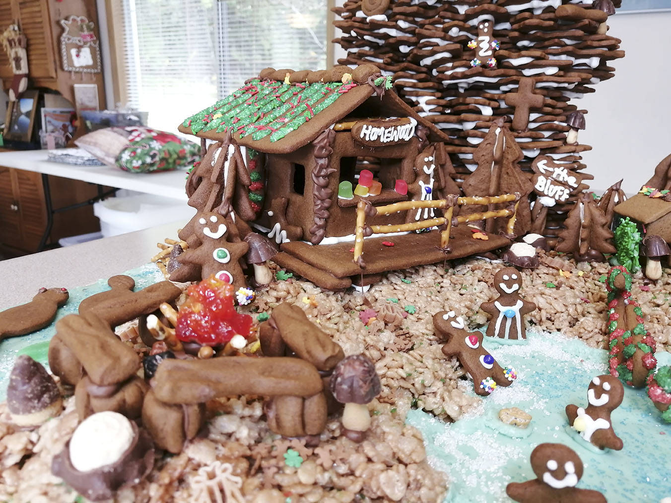 23749976_web1_201224-CCI-gingerbread-campers_3