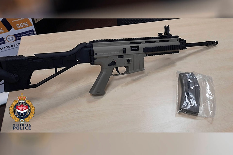 23854029_web1_210107-VNE-Arrest-WeaponsandDrugs-assaultrifle_1