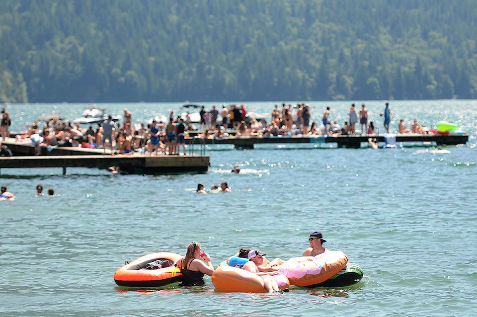 24703533_web1_200714-CPL-Weather-Sunny-Cultus-Main-Beach_2