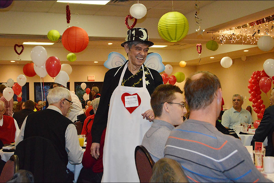 Mike Coleman serves breakfast as a celebrity server at the Heart And Stroke Foundation’s annual breakfast. (Citizen file)