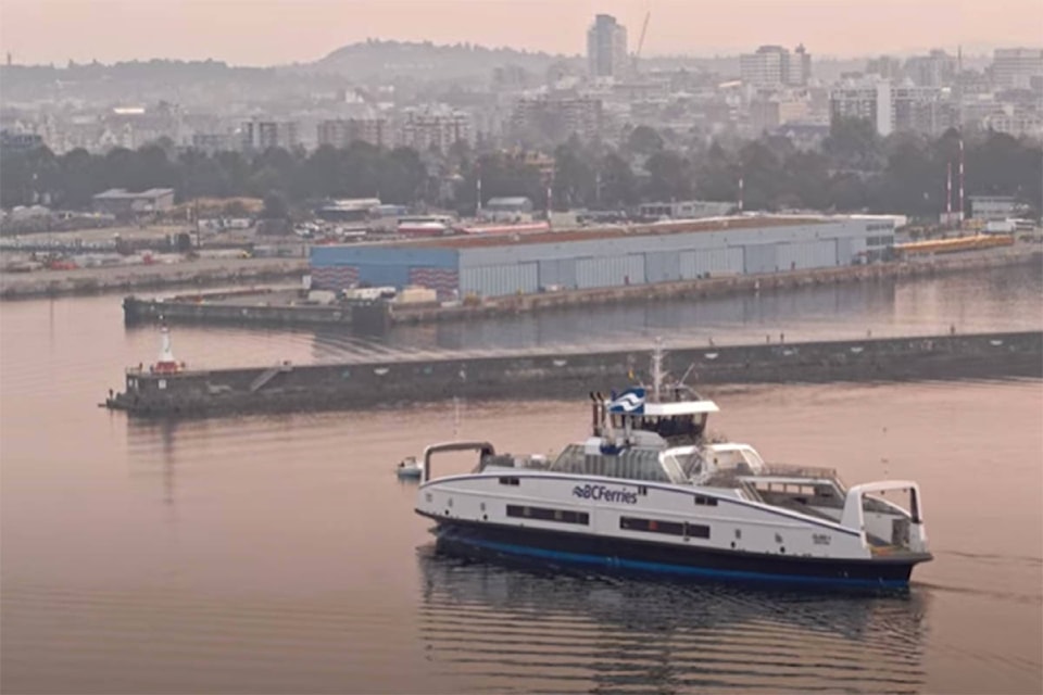 26154958_web1_210814-vne-ferry-arrival--_1