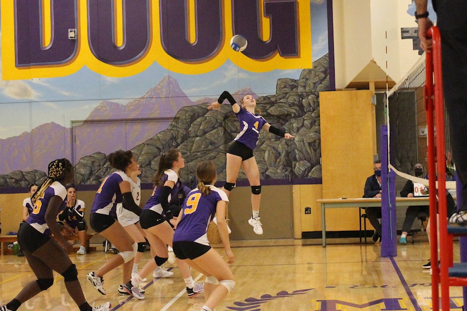 27404415_web1_211203-SNE-Reynolds-Volleyball-Championships-volley_1