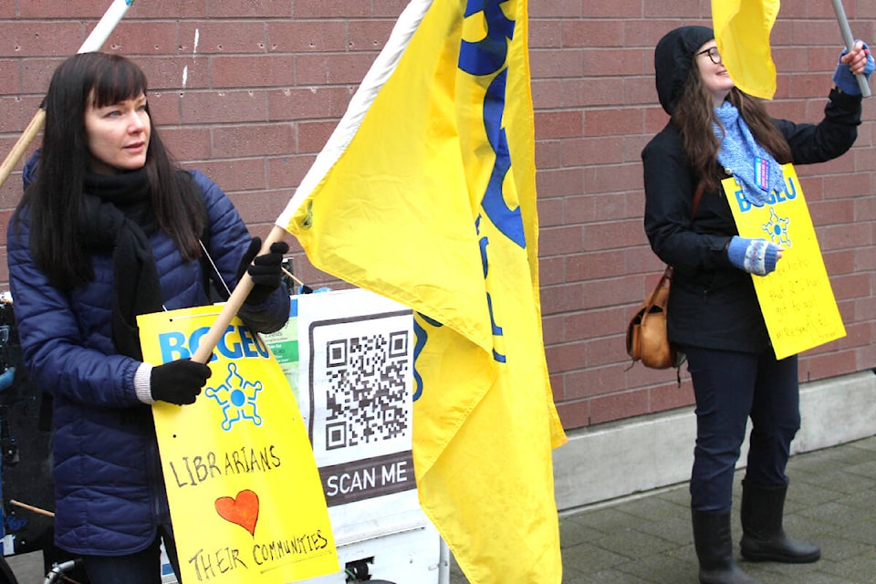 28437894_web1_220316-NBU-Librarian-Strike-Nanaimo-Pickets-Rewrite_1