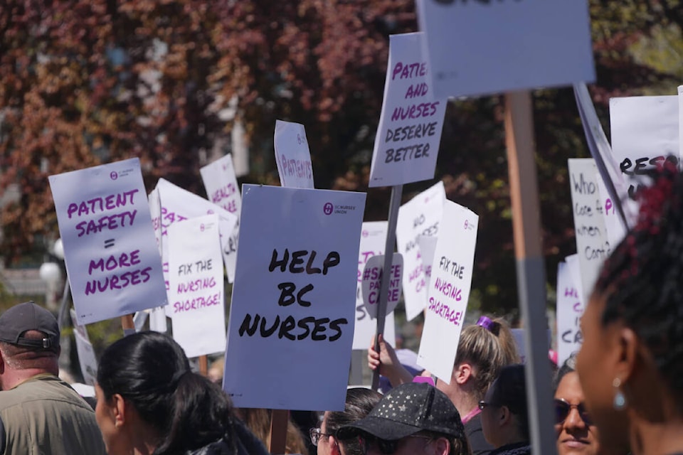 29079413_web1_220510-VNE-BCNU-Rally-Protesters_2