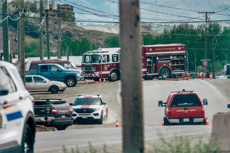 29253099_web1_fire-crews-ammonia-leak1