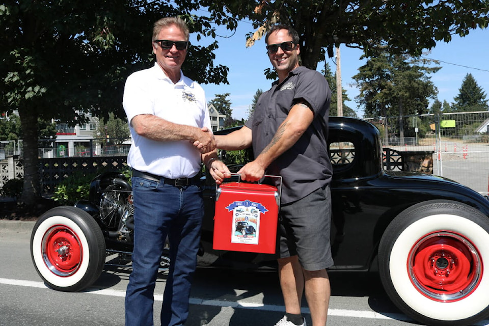 Mayor Stew Young presents the first place award to Mark Paulovich at the Langford Show and Shine event on Aug. 21. (Bailey Moreton/News Staff)
