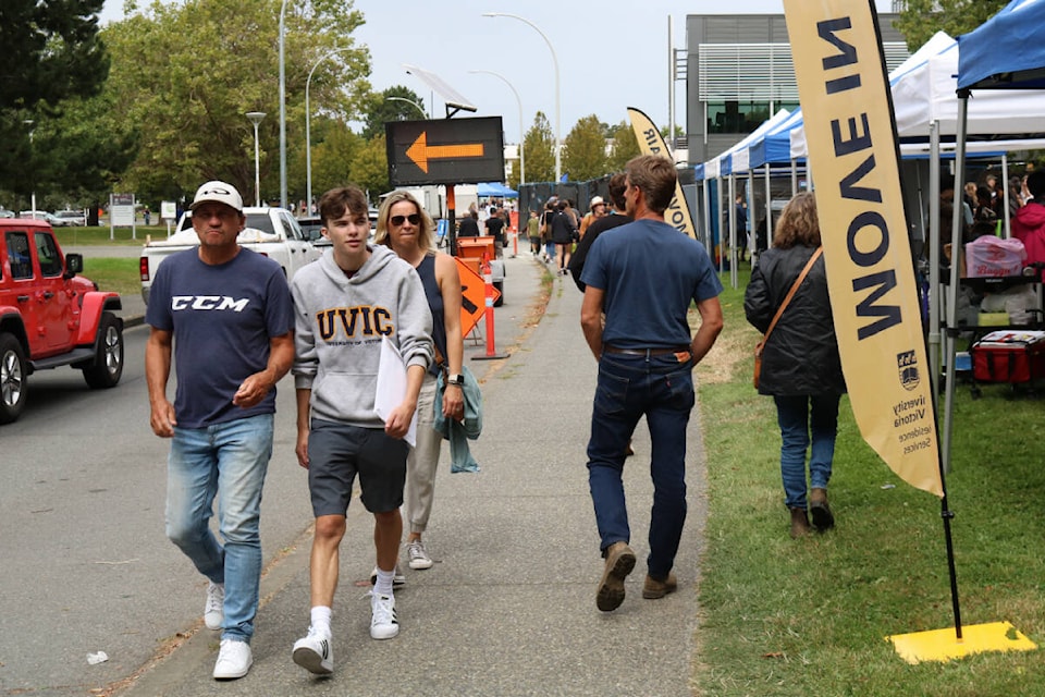 The University of Victoria’s campus was bustling with new students moved into their residence buildings Sunday (Sept. 4). (Bailey Moreton/News Staff)
