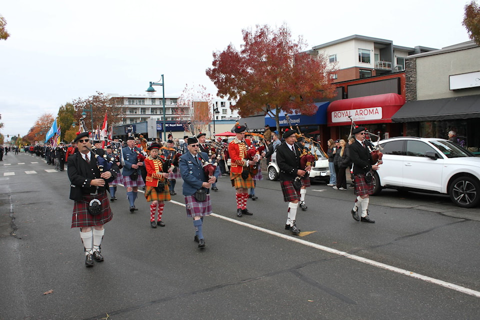 A large crowd gathered on Beacon Avenue for Sidney’s 2022 Remembrance Day parade. (Brendan Mayer/News Staff)