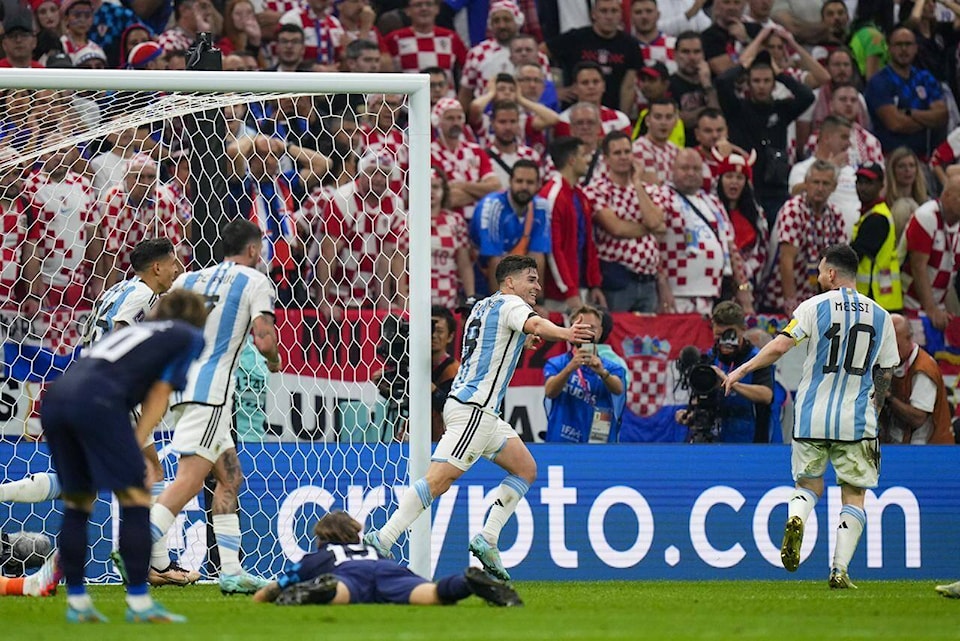 Álvarez surges, scores, carries Argentina to World Cup final