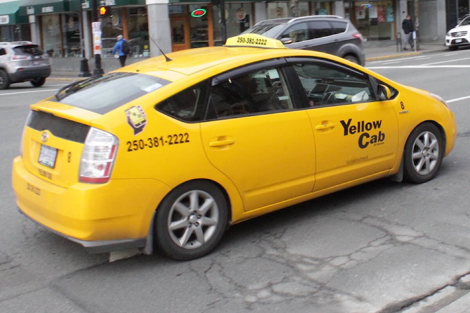 31565459_web1_220113-VNE-TaxiSaverWomanReaction--YellowCab_1