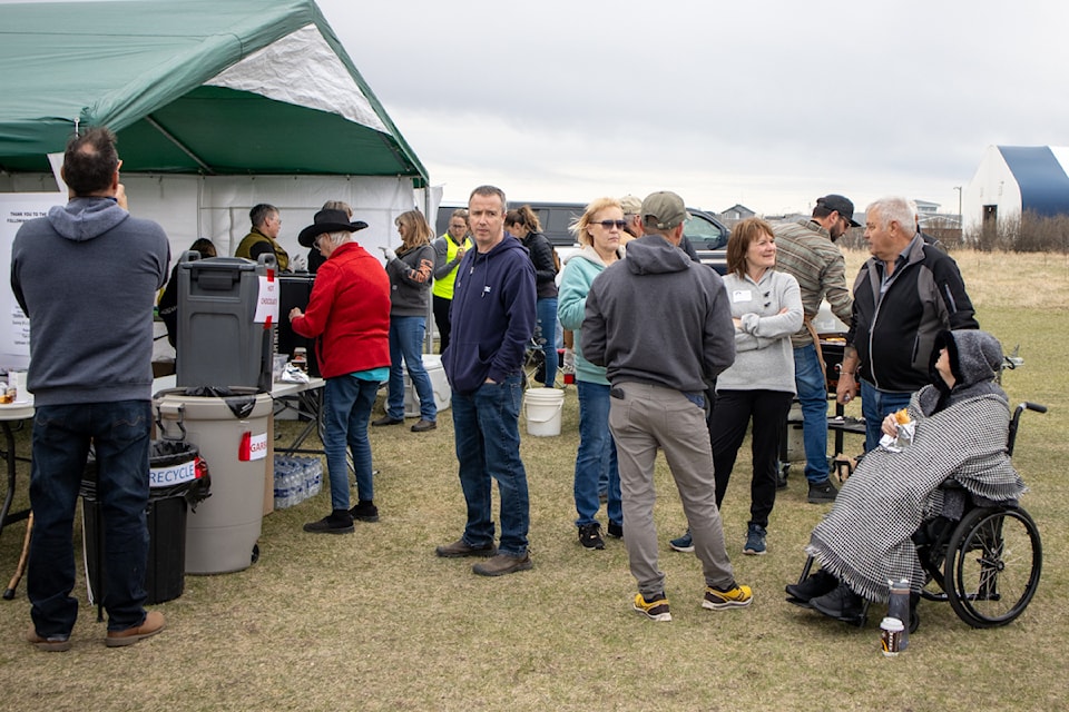 Volunteers and participants mingle at the Hike for Hospice staging area. (Kevin Sabo/Stettler Independent)