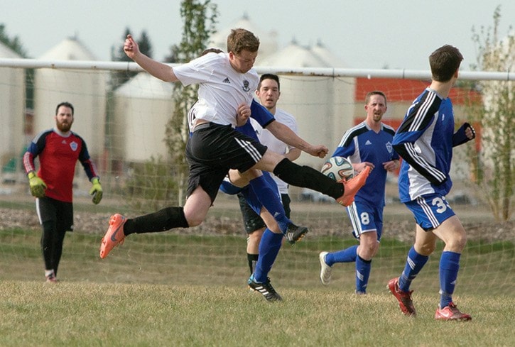 9313stettler160511-STI-Soccer_01