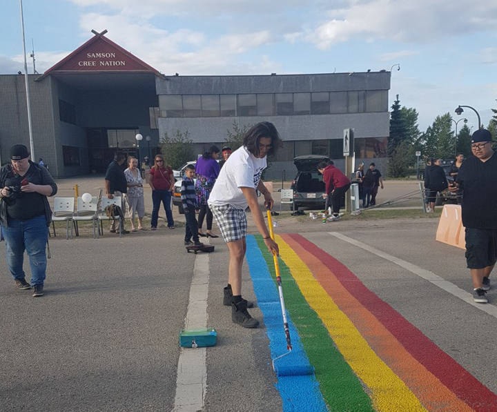 12332021_web1_180614-RDA-Maskwacis-rainbow-crosswalk_2