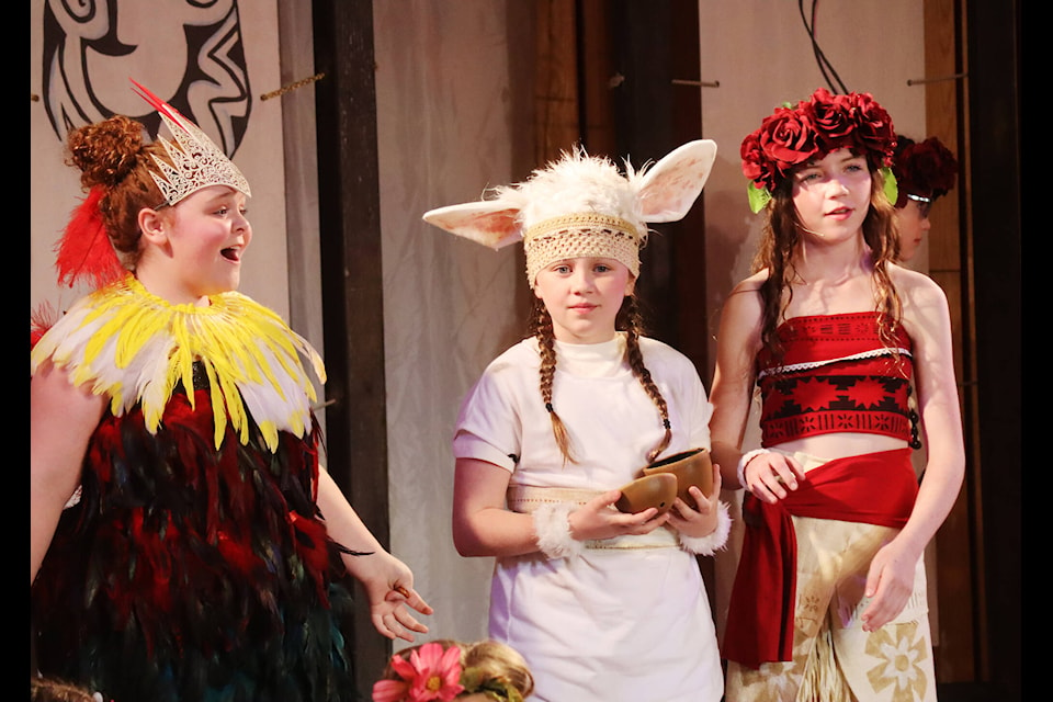 L-R: Kaia Sylvester as Hei Hei, Elise Wilson as Pua, and Aubrey Wilson as Moana. (Photos by Emily Jaycox/Bashaw Star)