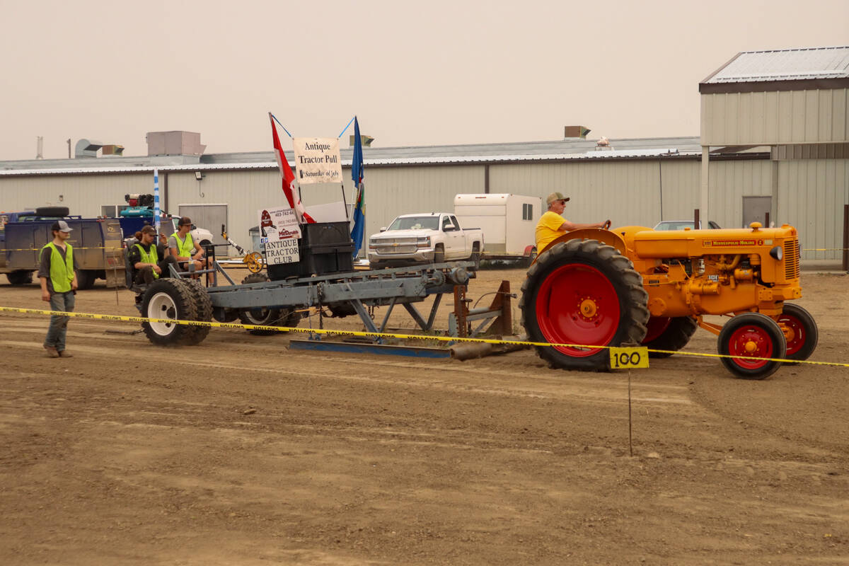 33554542_web1_230817-STI-Antique-tractor_3