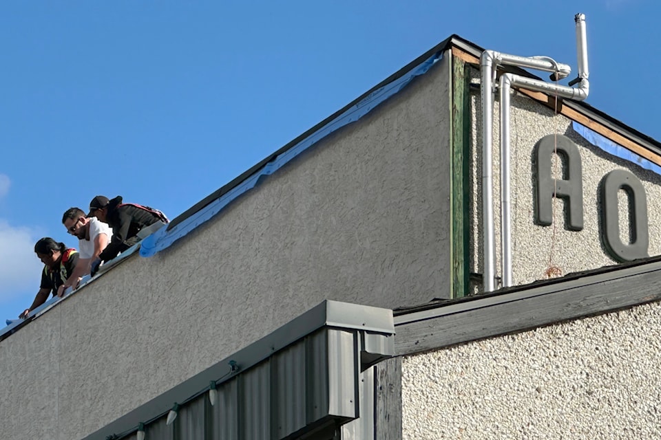 241003-sum-pool-roof-work