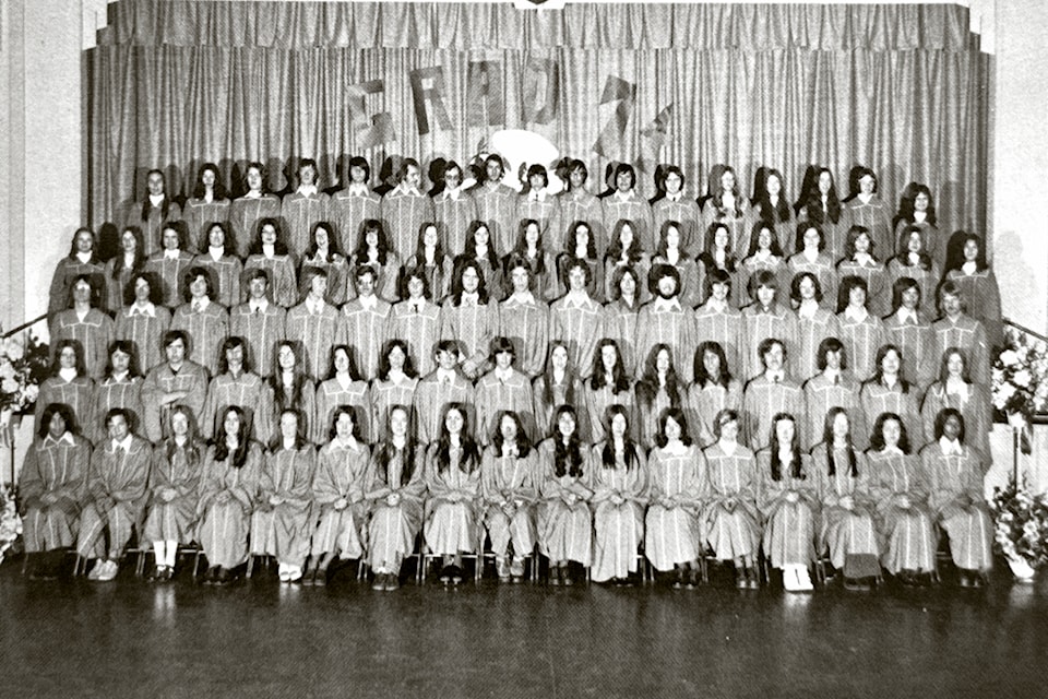 240801-sum-1974-grad-class