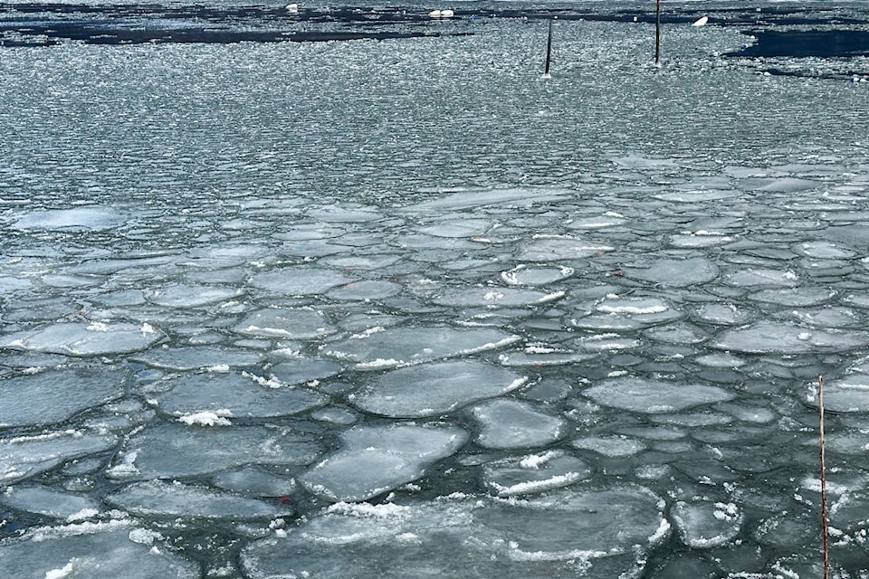 250213-sum-ice-on-lake