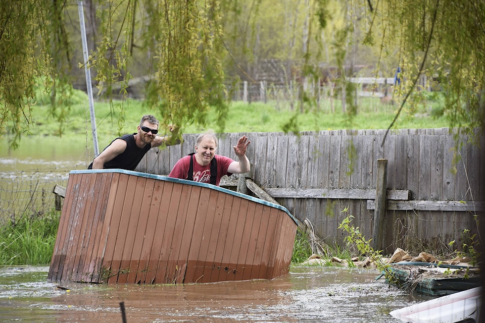 web1_170510-SAA-Silver-Creek-Gary-Hucul-and-relative-in-hot-tub-DSC_0042