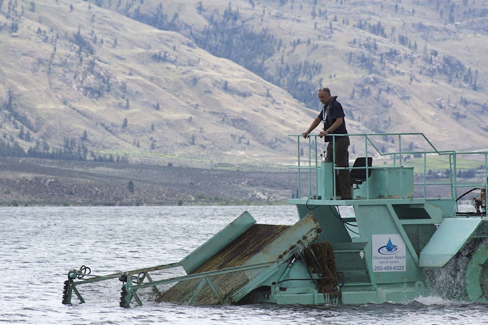 web1_170628-KCN-milfoil-harvester