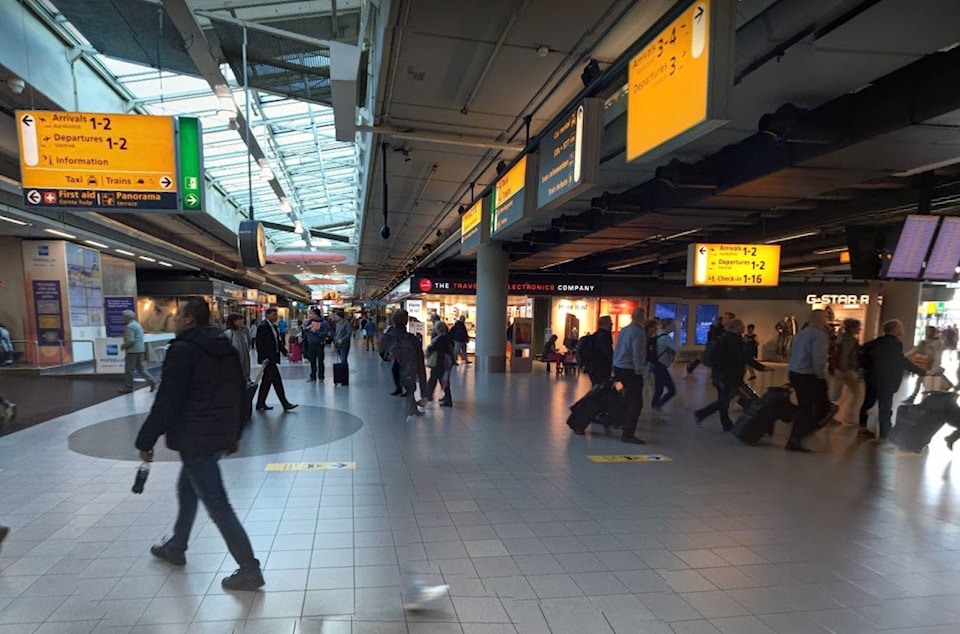 14988788_web1_Amsterdam-airport
