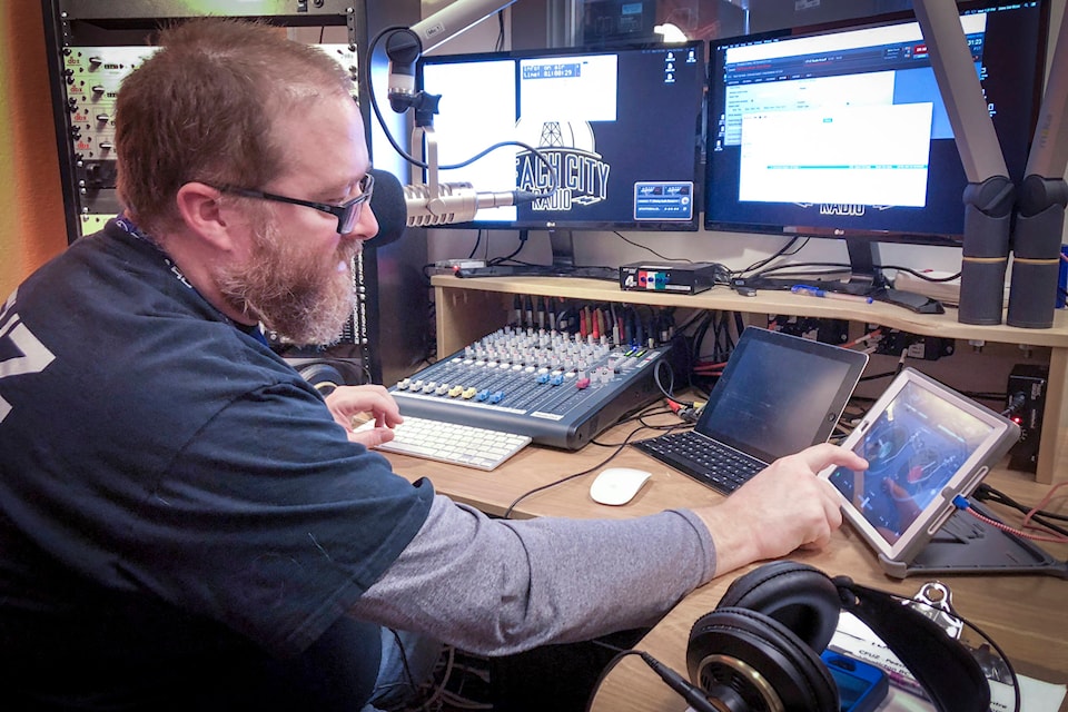 15369279_web1_180101-PWN-CFUZradio-06