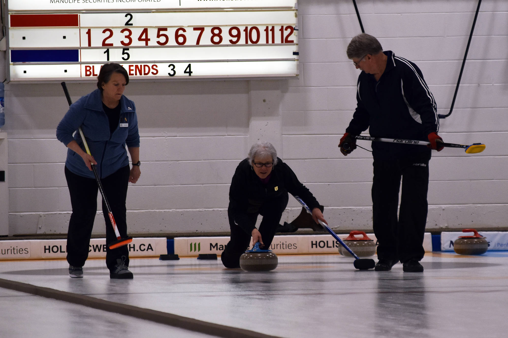 20751509_web1_200304-PWN-Sunday-Curling-Finals-Flare_5