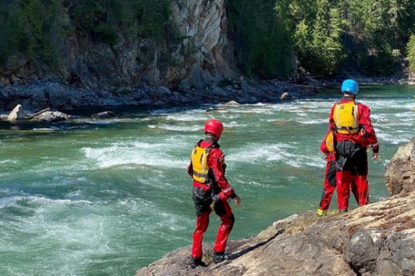 25194963_web1_210520-VMS-VSAR-swiftwater-lumby_1