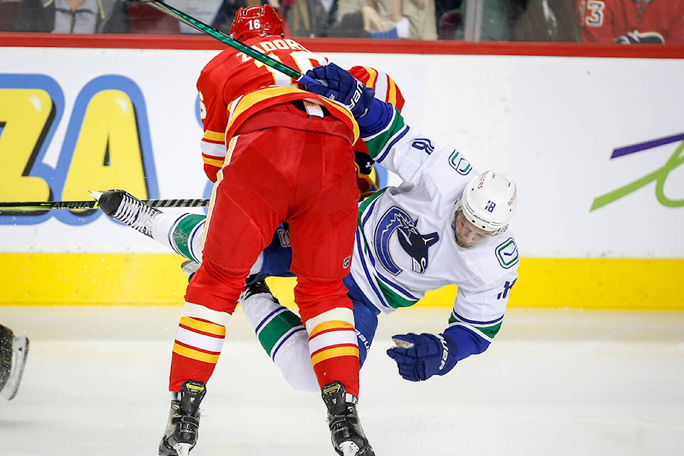 26693107_web1_211001-IFD-Canucks-Flames-flames_1