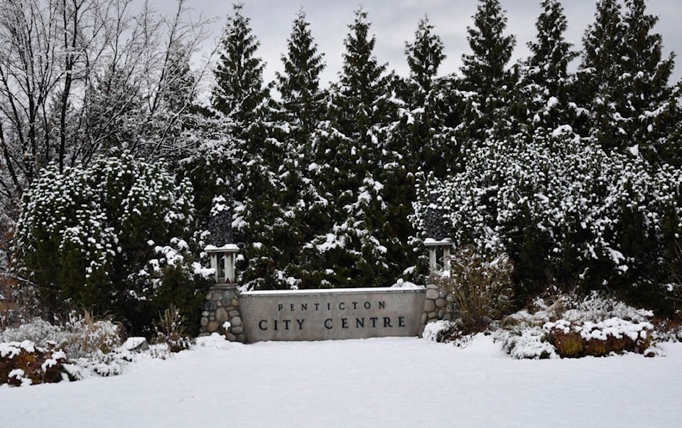 27694993_web1_21128-PWN-SnowInPenticton-SnowInPentictonPhoto_1