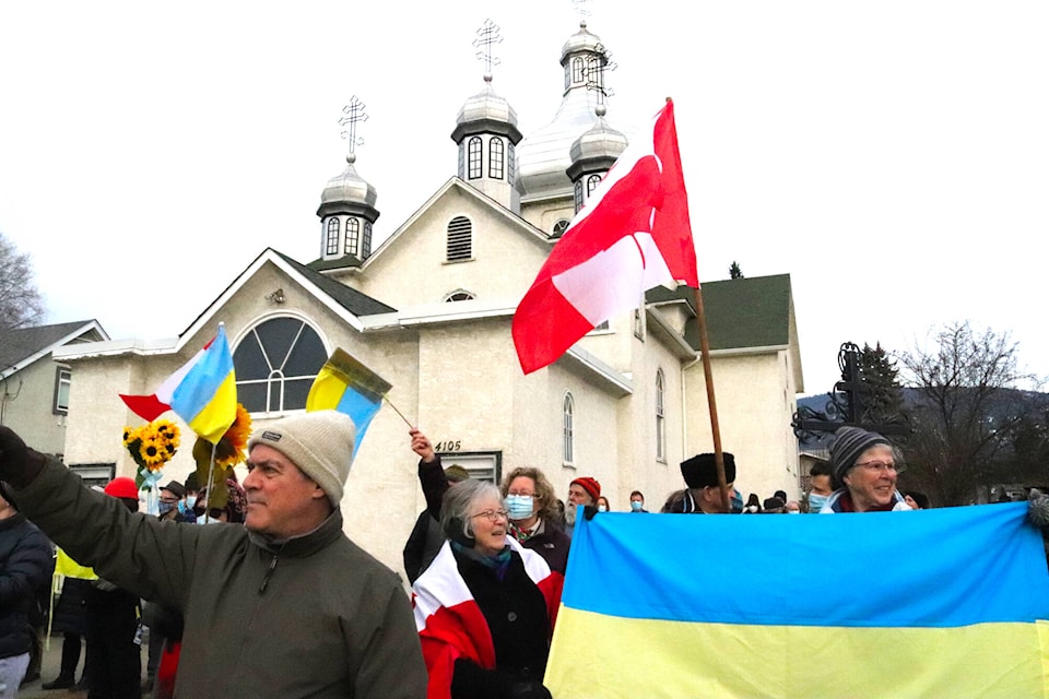 28860248_web1_220303-VMS-Ukraine-protest-1_1