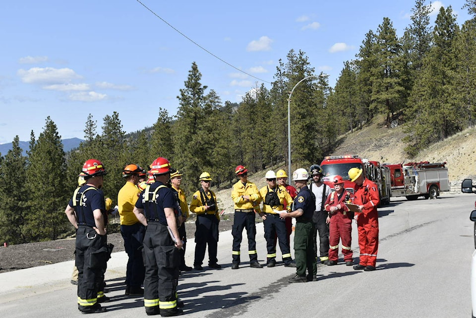 32286843_web1_220427-PWN-WildFireTraining-BCFIREFIGHTERS_1