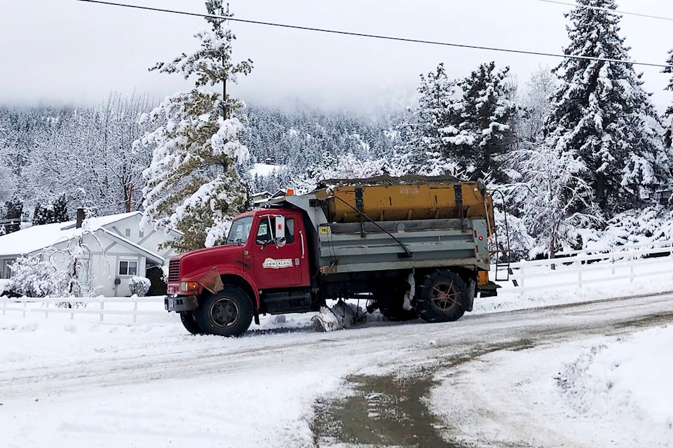 32594052_web1_200109-SUM-Sanding-truck_2