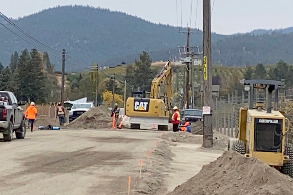 32647318_web1_221110-SUM-Road-work-photo-SUMMERLAND_1