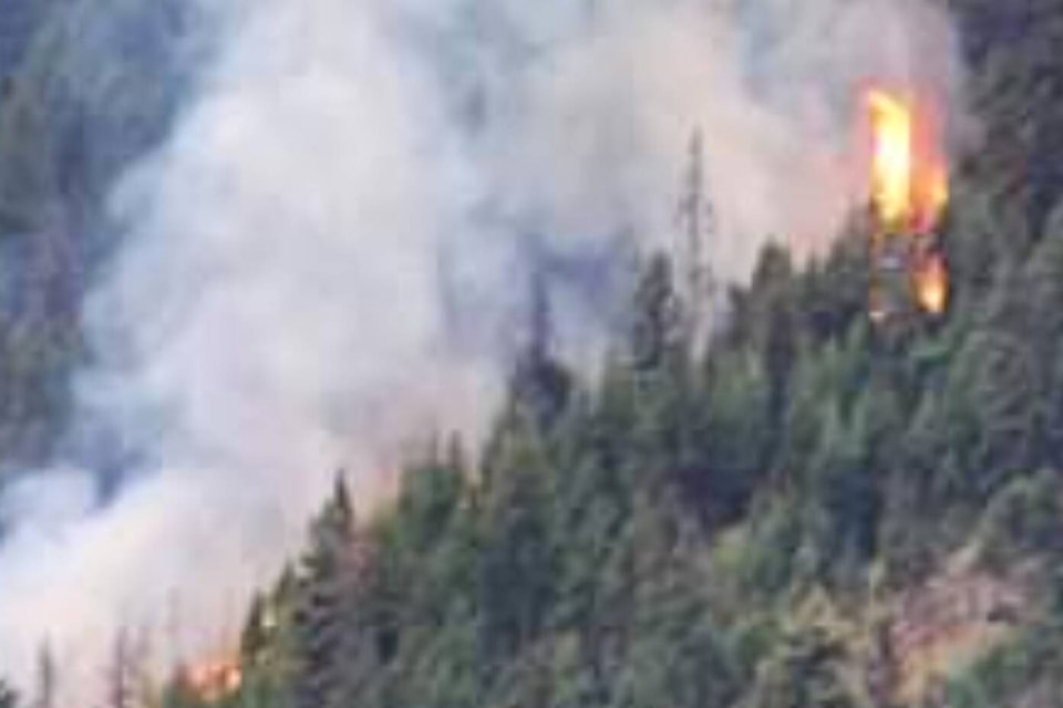 33527216_web1_230810-PSS-CoalmontFire-_1