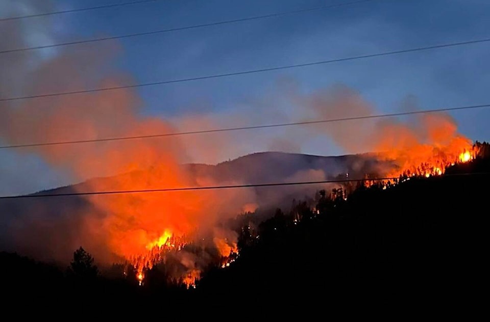 33528536_web1_230810-PSS-Coalmontfireupdate_1