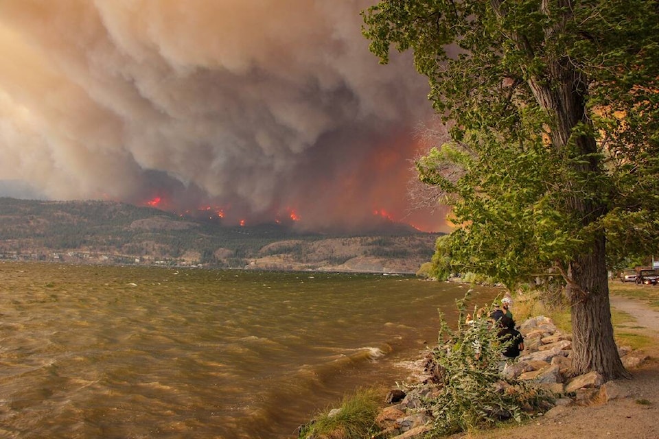 33670940_web1_230818-KCN-kelowna-Glenmore-wildfire-glenmorefire_1