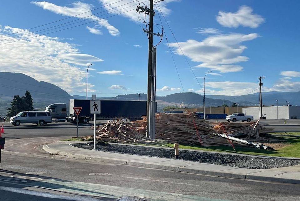 33685850_web1_230824-KCN-lumber-goes-timberPUSH_1