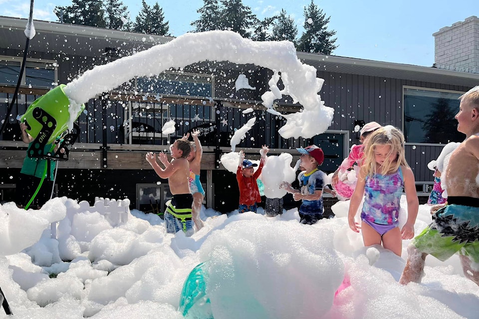 33723008_web1_230830-PWN-FoamParty_1