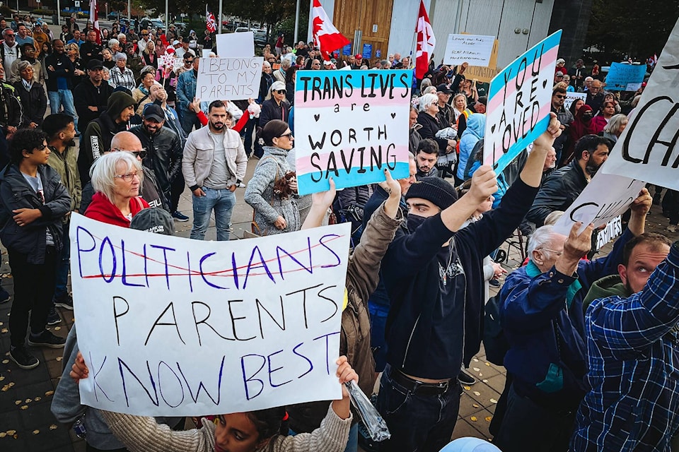 33965546_web1_230921-KCN-protestsogi-fds_1