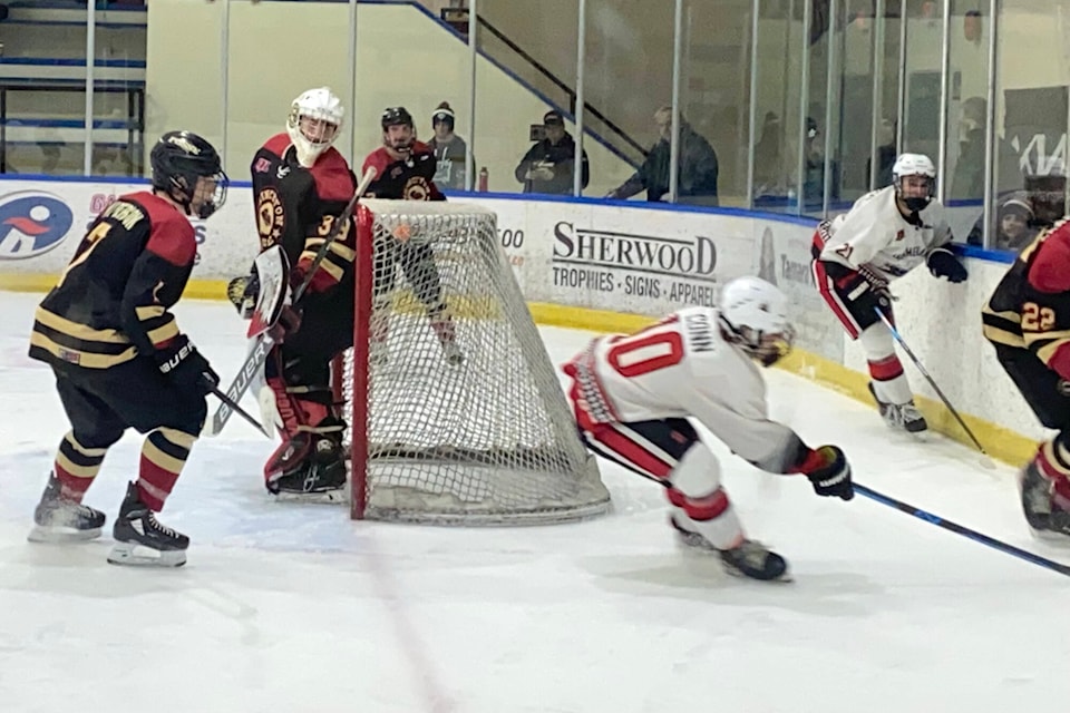 33972965_web1_230302-SUM-Hockey-Steam-SUMMERLAND_2