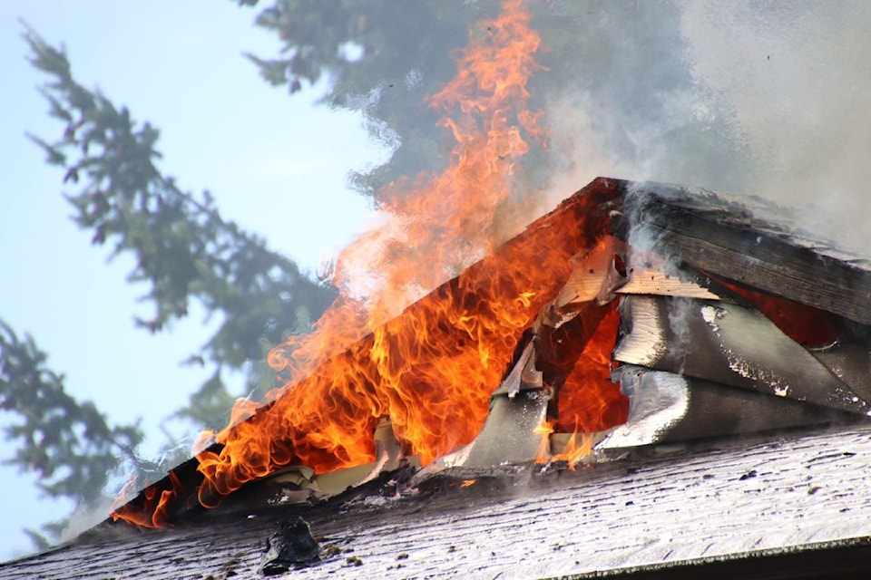 【wwk】Room fire Firefighters battle blaze in two-storey Fleetwood home